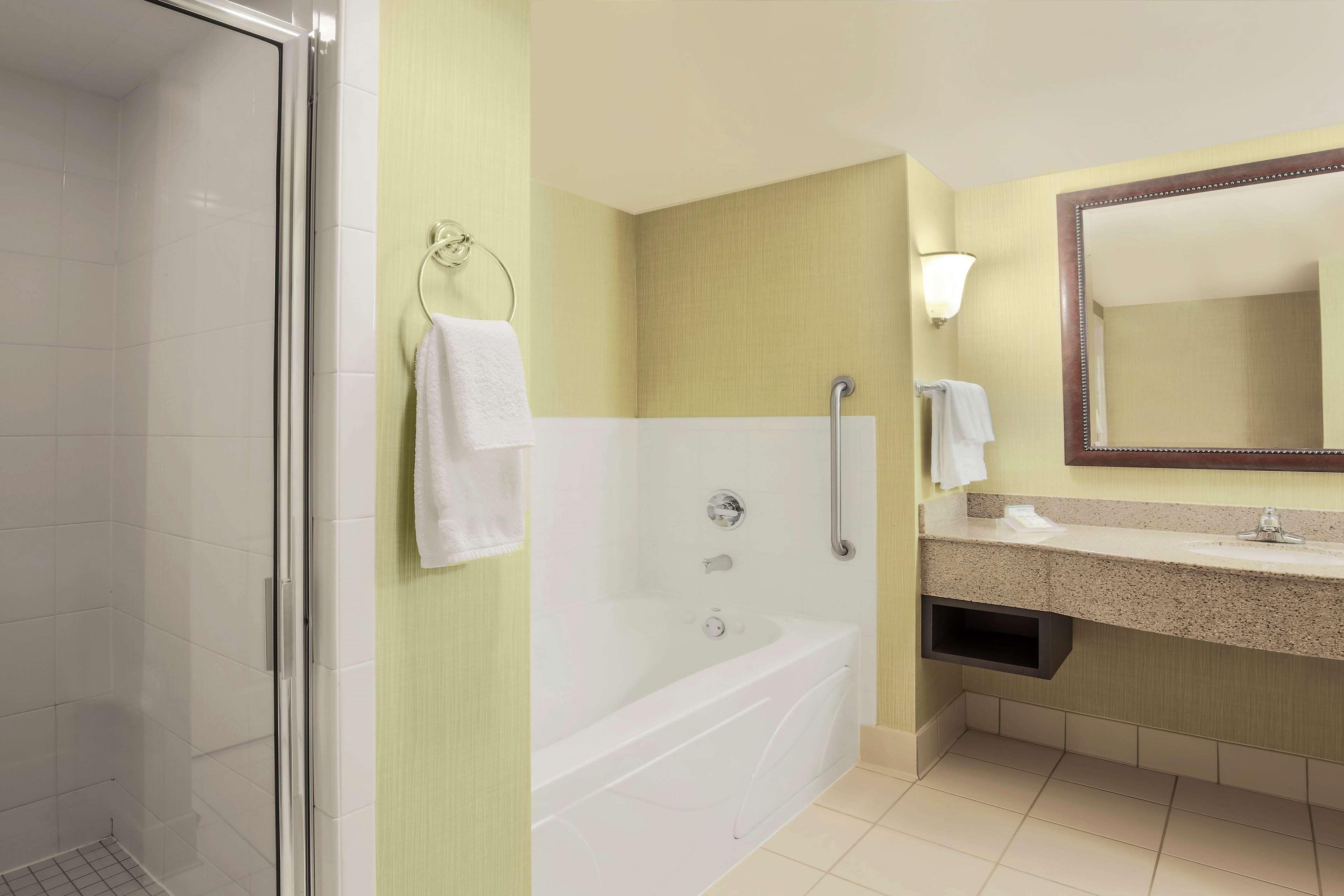 Hilton Garden Inn Chicago/Midway Airport Bedford Park Exteriör bild